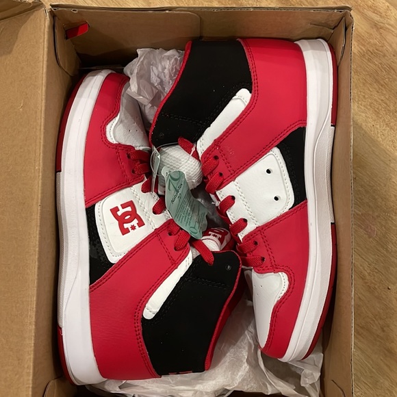 Kids dc shoes high top elastic size 3 - Picture 1 of 3
